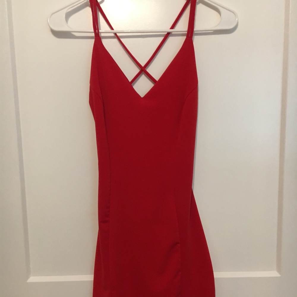 Red body-con cross back club dress